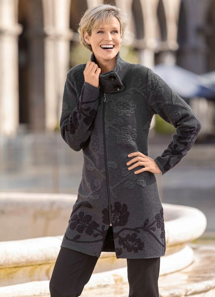 Lang vest met cloqu&eacute;-effecten 