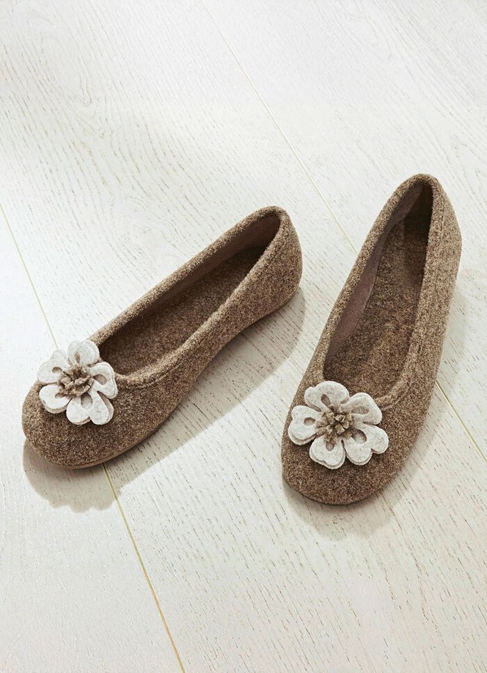 Ballerinaschoenen van Varomed gemaakt van comfortabel viltmateriaal 