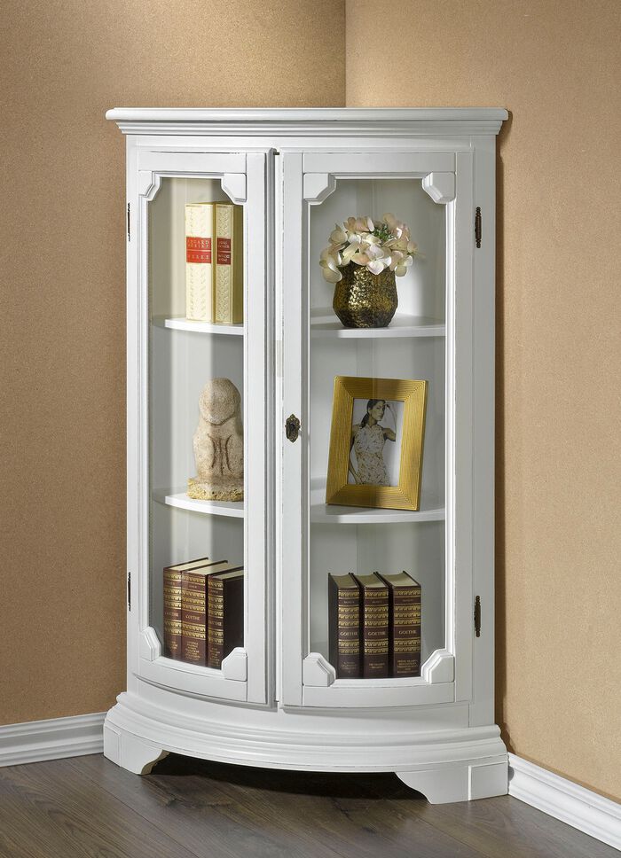 Deels massieve hoekvitrine met gebogen glazen deuren met slot 