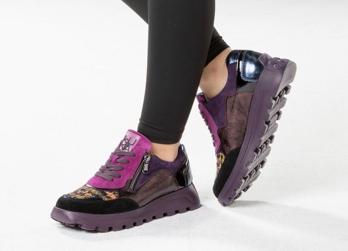 Ranger vetersneaker gecombineerd met kleurrijk textielmateriaal 