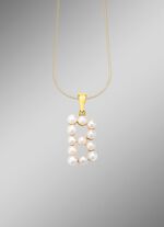 Gepersonaliseerde elegantie: letterhanger met gekweekte zoetwaterparels 