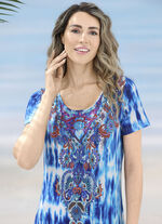 Laurina-jurk met inkjetprint. Juwelen en korte mouwen 