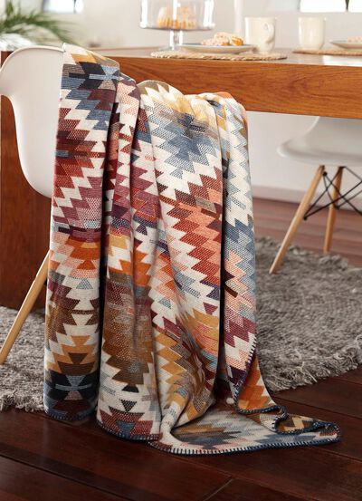 Dekentje met een mooie gehaakte zoom 