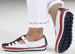 Gemini, klassieke damespantoffels, breedte G, met uitneembaar voetbed WIT-MARINE-ROOD
