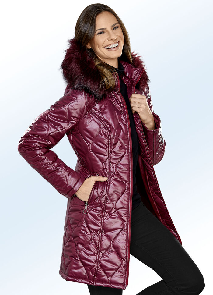 Lange jas met afneembare kunstbontgarnering 