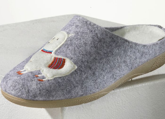 Knuffelige warme pantoffels met lama-applicatie 