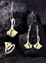 Ginkgo-blad oorbellen in twee kleuren met synthetische zirkonia 