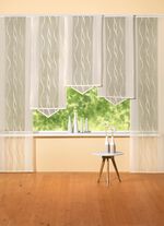 Moderne vitrage met een subtiel golvend patroon 