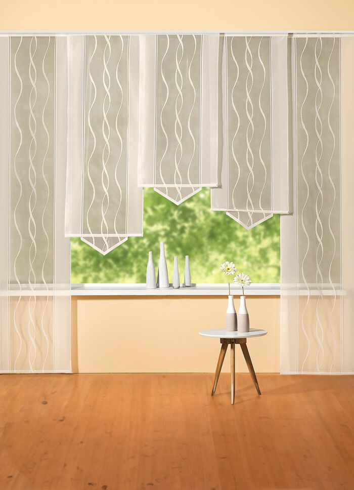 Moderne vitrage met een subtiel golvend patroon 
