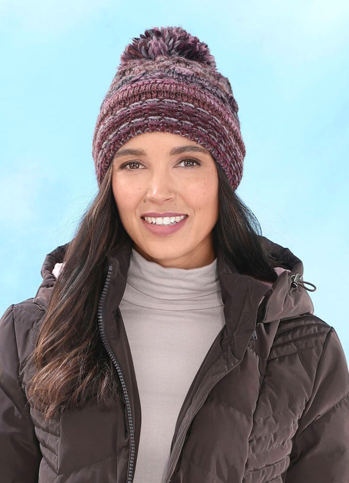 Grofgebreide muts met wollen bobbel BORDEAUX-ROZE