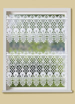 Kort gordijn met uitgebreide macramé-afwerking 