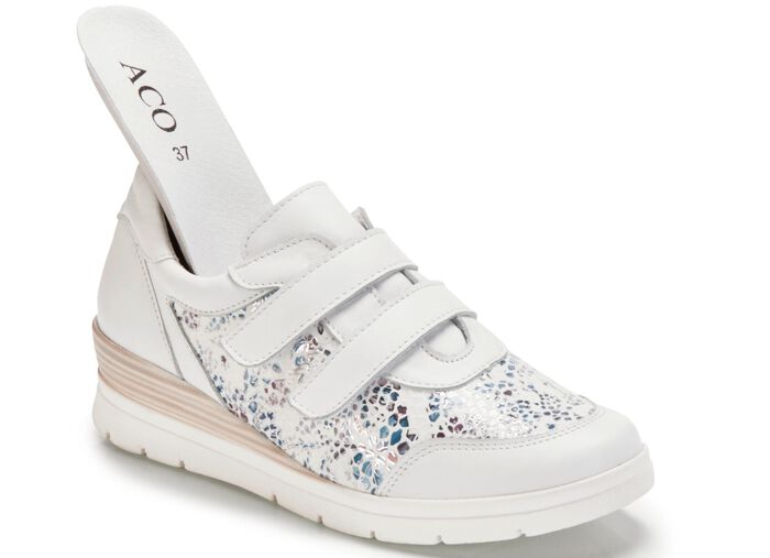 Sneakers gemaakt van glanzend bedrukt elastisch materiaal WIT