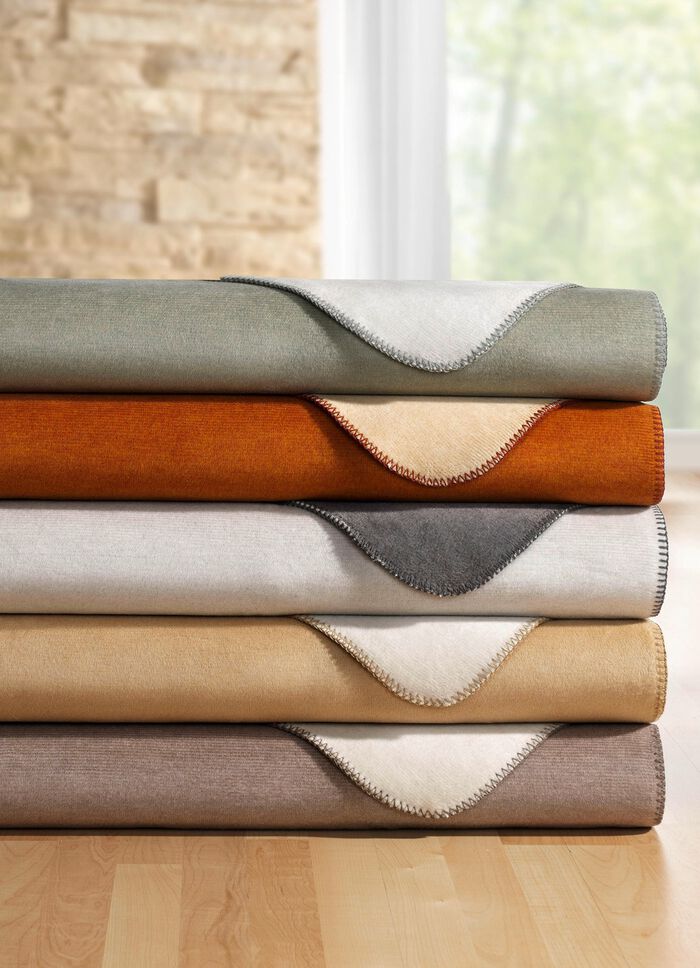 Deken met effen omkeerbare zijkant en gehaakte zoom CREME, NATUUR