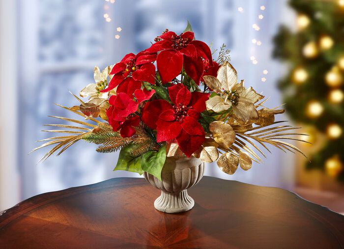 Poinsettia/hortensia arrangement in keramieken beker 