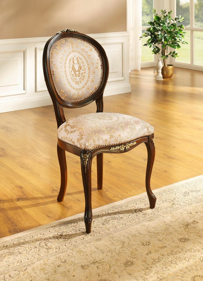 Klassieke stoel met prachtig houtsnijwerk NOTENBOOM-BEIGE