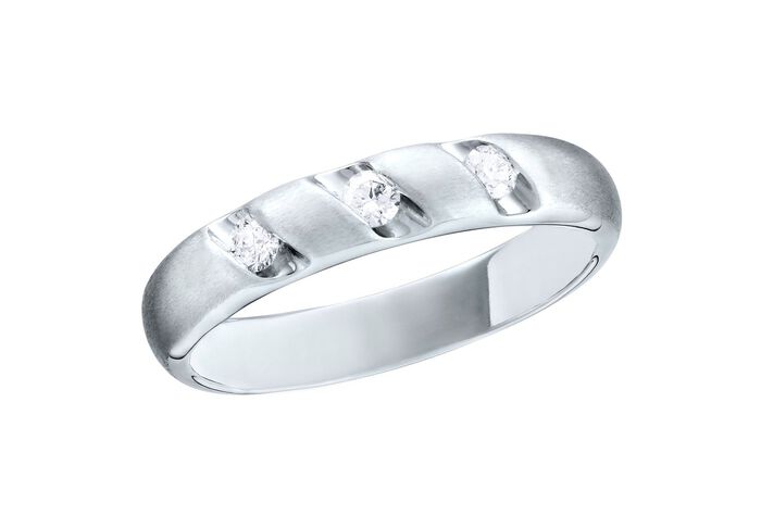 Platina damesring met 3 loepzuivere briljanten 