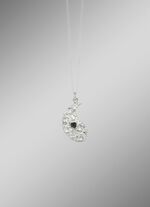 Yang hanger gemaakt van gerhodineerd zilver 