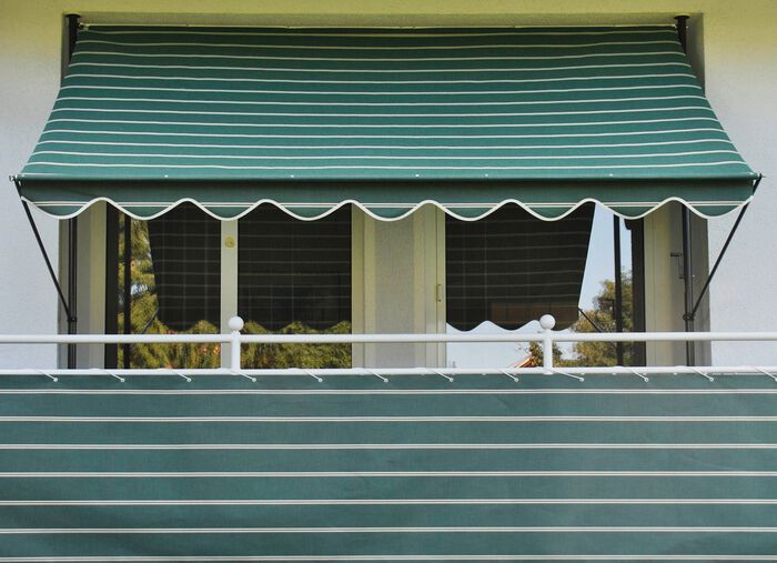 Klem-zonnescherm met kettingaandrijving binnenin 