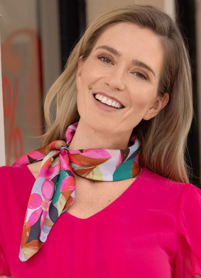 Nikituch met fantasie bloemen- en bladontwerp 