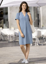 Jeansjurkje in een zomerse, lichte kwaliteit LICHTBLAUW