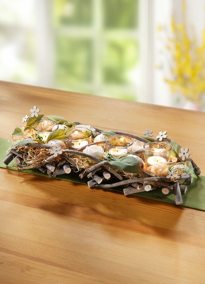 Tafelarrangement gemaakt van hazelnoottakken 