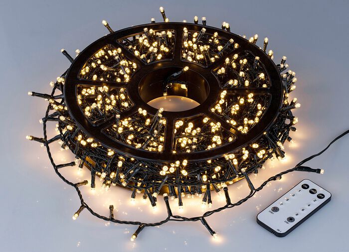 Clusterlichtketting met 1000 LED's op een kabeltrommel 