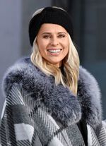 Trendy dameshoofdband, gemaakt van breiwerk 