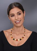 Halsketting met echt barnsteen in de loop 