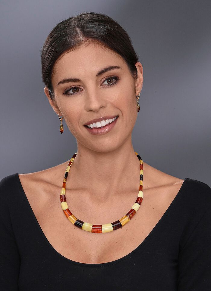 Halsketting met echt barnsteen in de loop 