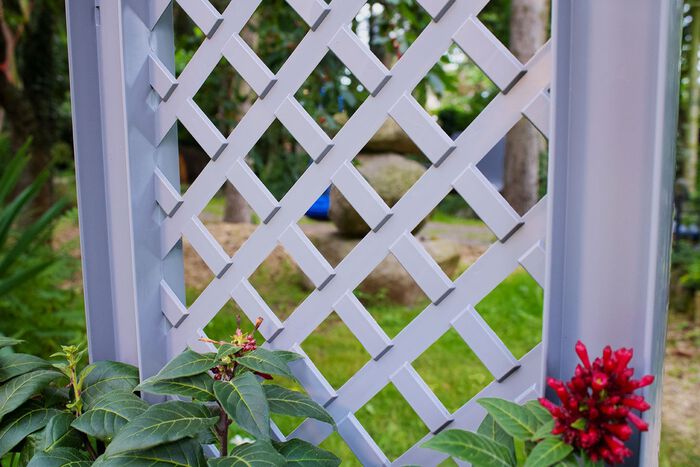 Plantenbak met trellis van robuust kunststof 