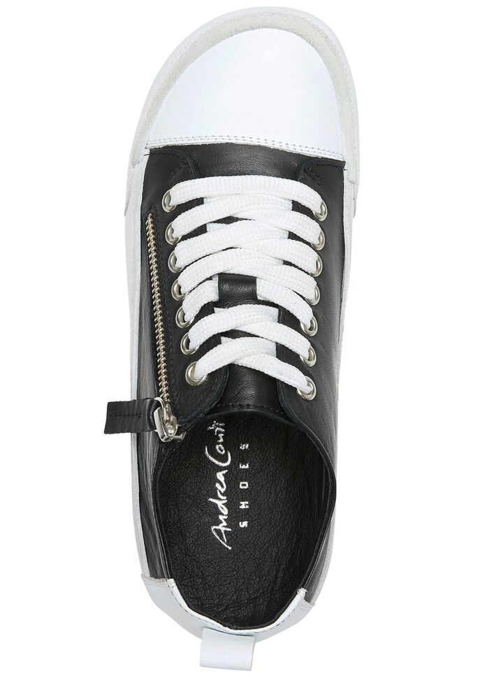 Andrea Conti sneakers in een trendy look 