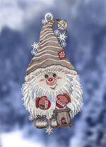 Raamdecoratie 'kabouter' van echt kantwerk uit Plauen 