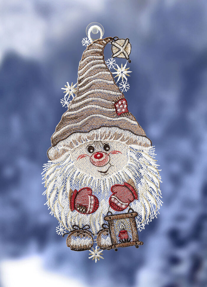 Raamdecoratie 'kabouter' van echt kantwerk uit Plauen 