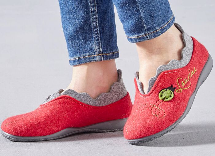 Laurina vilten pantoffels met fantasierijk borduurwerk 