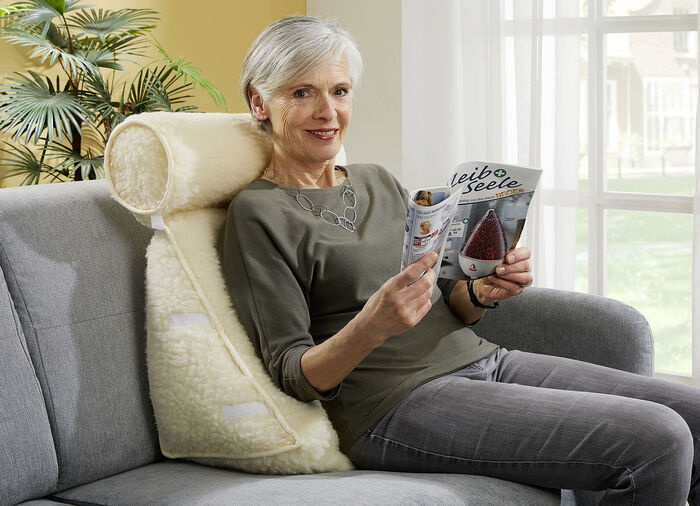 Rugkussen van scheerwol met nekrol 