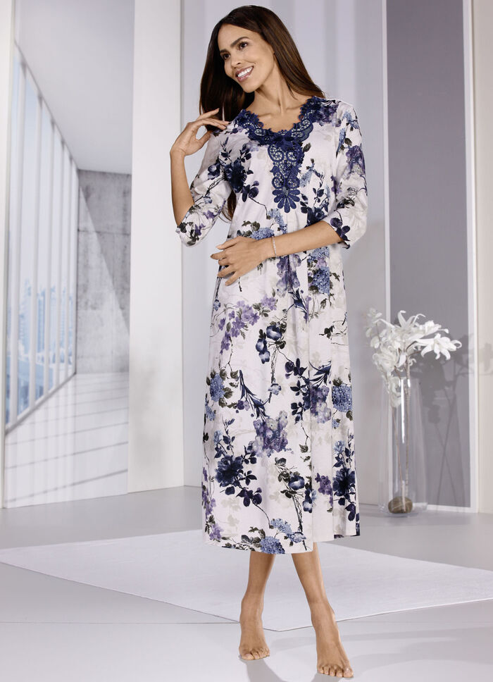 Laurina nachtjapon met geweldig kantmotief 