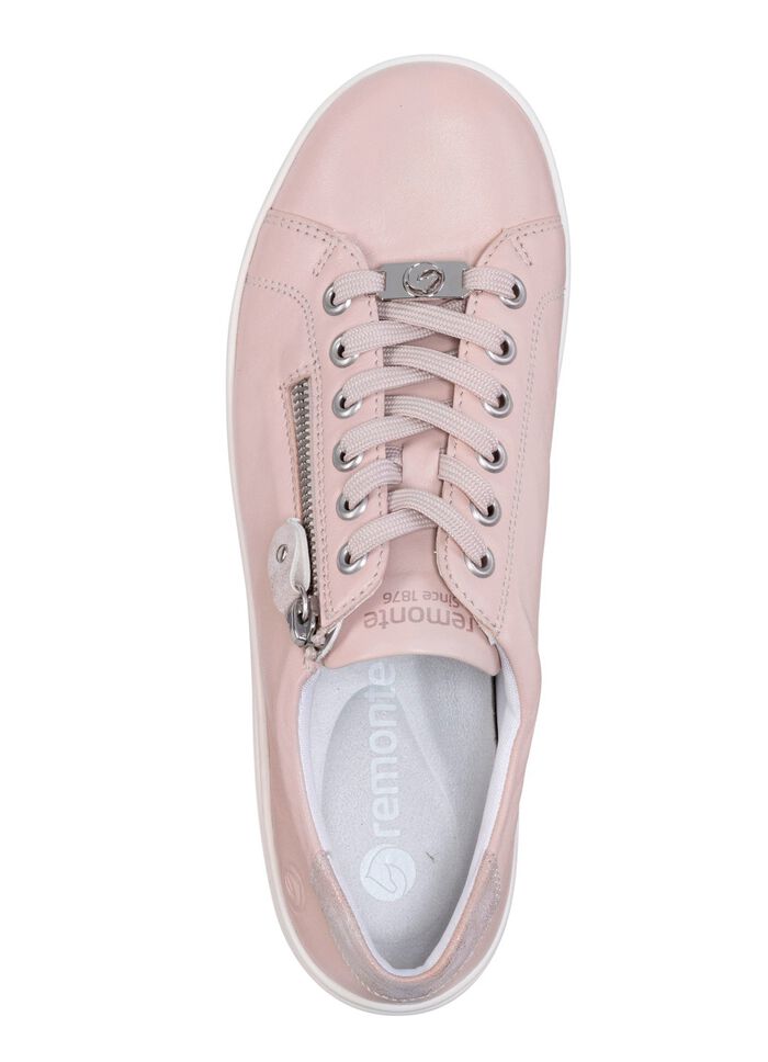 Remonte veterschoen met metalen inzetstuk in reli&euml;f 