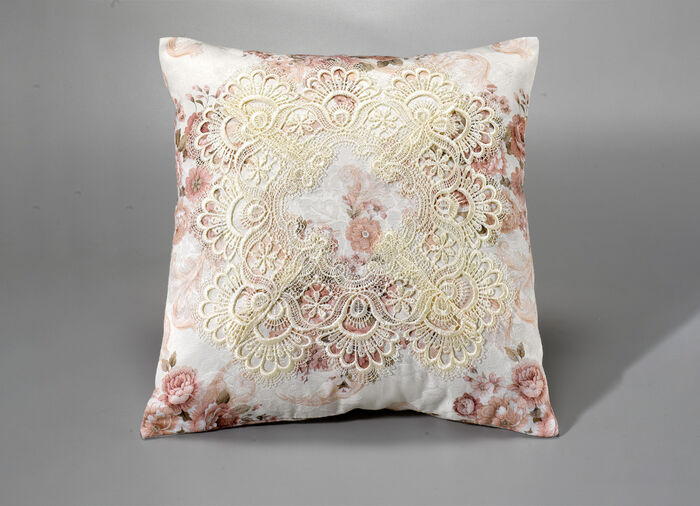 Tafelkleed van Schäfer met het fijnste macramékant MULTICOLOR