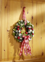 Wandkrans met kleine houten lieveheersbeestjes 