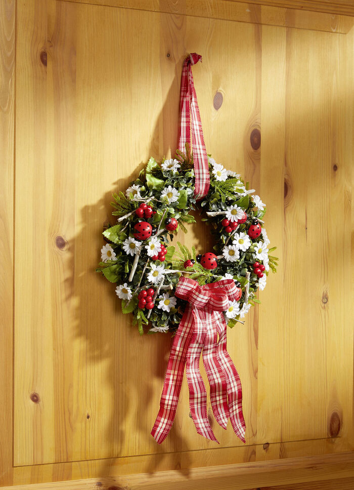 Wandkrans met kleine houten lieveheersbeestjes 