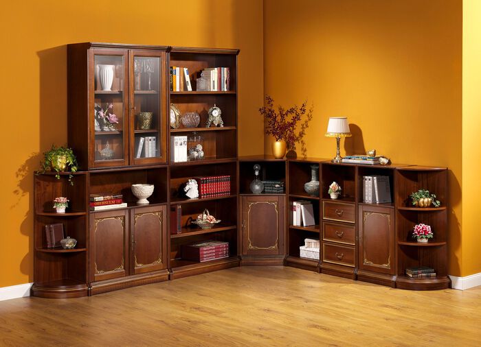 Deels massief meubel met goudkleurige versieringen WALNOOTGOUD