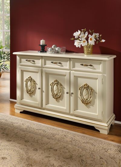 Italiaanse meubelserie met hoogwaardige houttoepassingen 