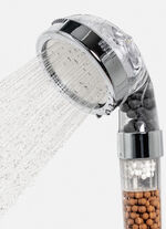 Waterbesparende douchekop en waterbespaarder 