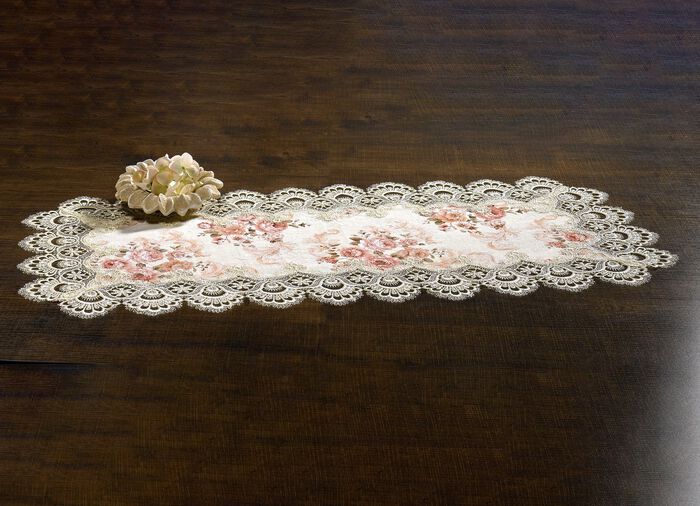 Tafelkleed van Sch&auml;fer met het fijnste macram&eacute;kant MULTICOLOR