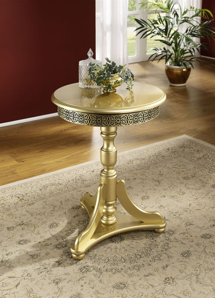 Bijzettafel met omringende decoratie 