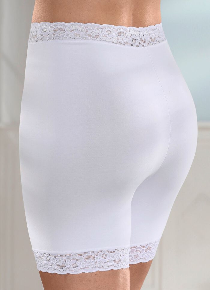 Set van drie slipjes met kanten randen 