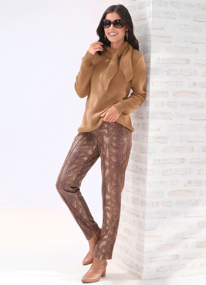 Broek in reptiellook 