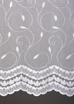 Licht gebloemd raamgordijn 