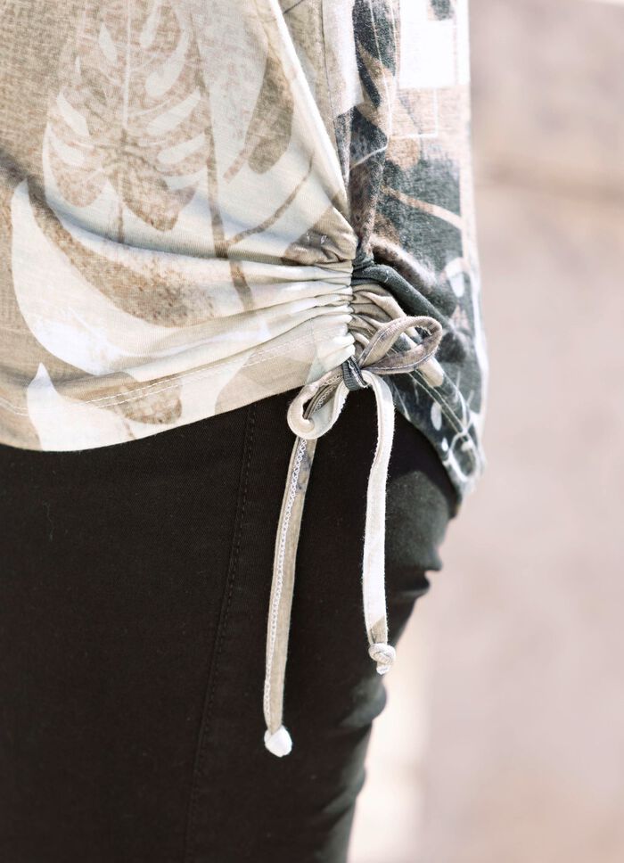 Shirt met contrastverwerking bij de halslijn 