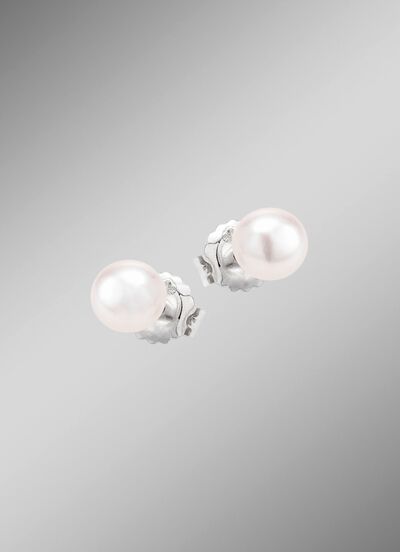 Oorstekers met zoetwaterparels 